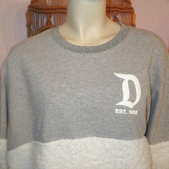 Disneyland Resort Spirit Jersey Sweatshirt Size M Fuzzy Sherpa Teddy Oversized - Picture 2 of 8